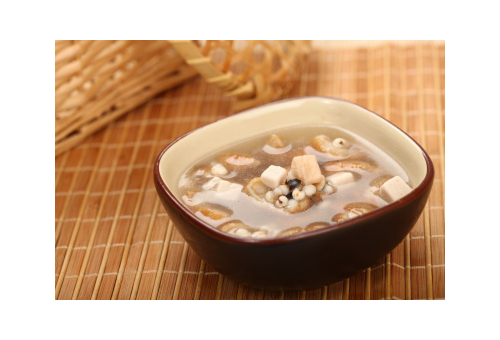 芡实茨实薏米汤：祛湿健脾的养生良方