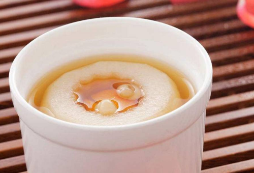 雪梨川贝汤：润肺止咳的养生良方