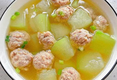 冬瓜肉丸汤：简单美味的家常滋补汤品