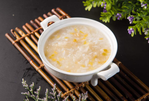 百合山药粥：润肺健脾，养阴生津的养生佳品