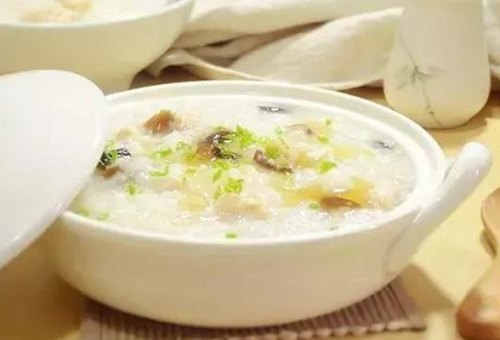 肉苁蓉锁阳粥：补肾阳、益精血的养生瑰宝