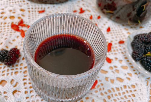 桑葚枸杞酒：滋阴补血，养肝明目的养生佳酿