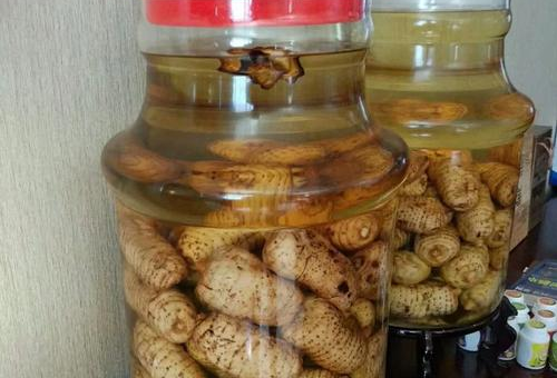 天麻首乌酒：平肝息风，乌发养颜的养生醴液